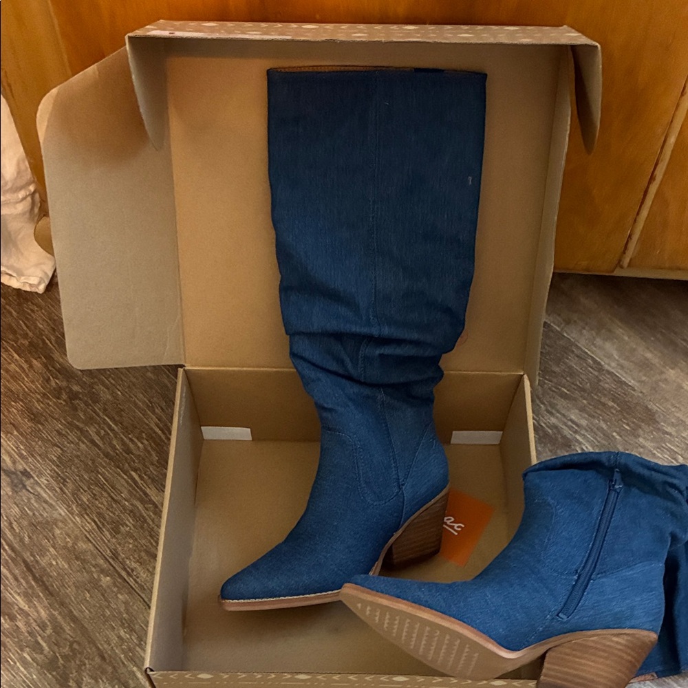 ** 4.99 SHIPPING!!** ZODIAC Denim Blue Boots